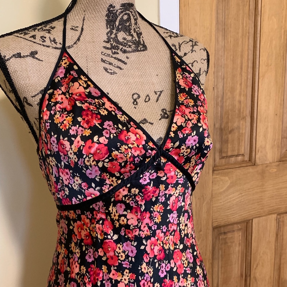 100% Silk Express Dress - Picture 2 of 8